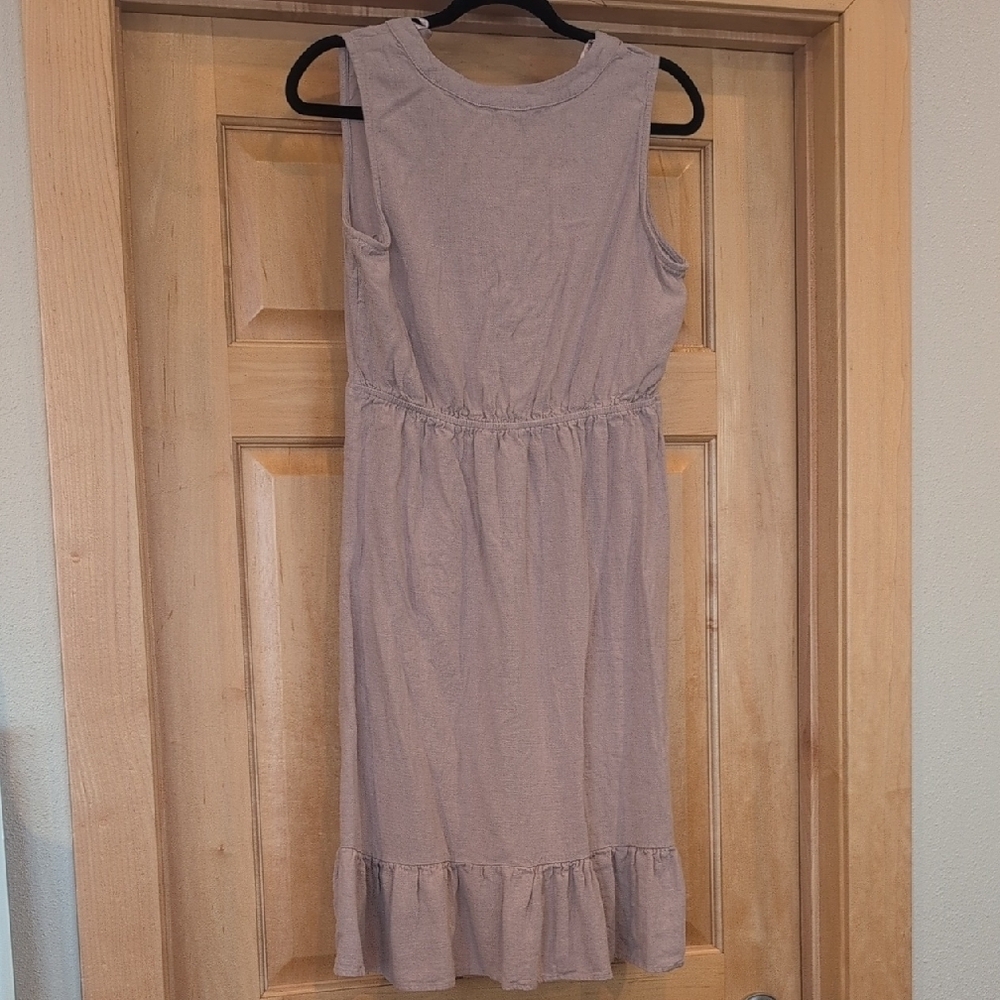Elegant Sleeveless Button-Down Midi Dress - Picture 6 of 9